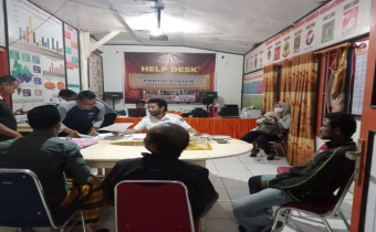 Bawaslu Buton Ingatkan KPU Buton untuk menghadirkan langsung anggota Partai Politik yang berstatus Ganda Eksternal